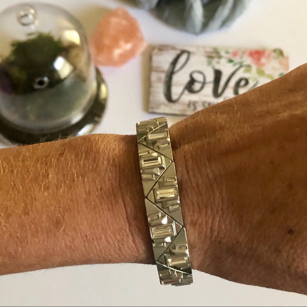 EUC Lia Sophia “Villette” stretch Bracelet